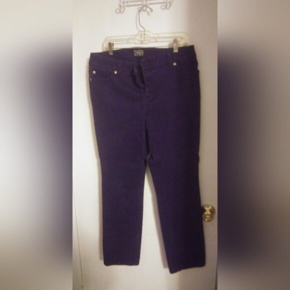 Woman's jeans - Picture 1 of 5